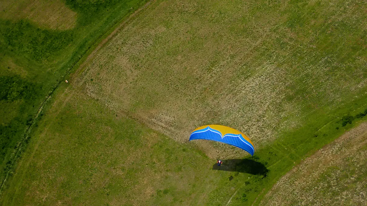 Vue aérienne parapente sol