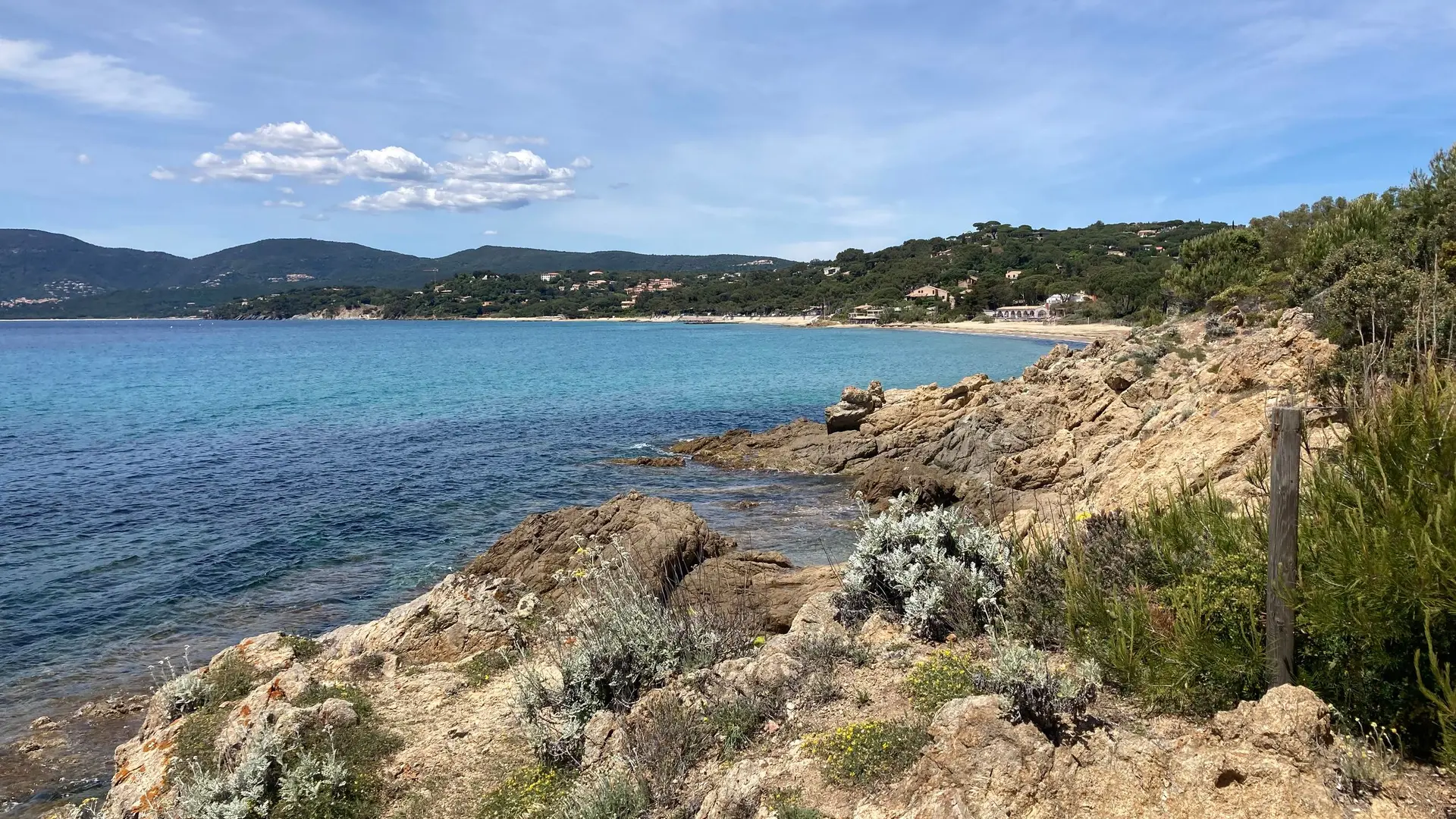 Vue sur la plage de Gigaro