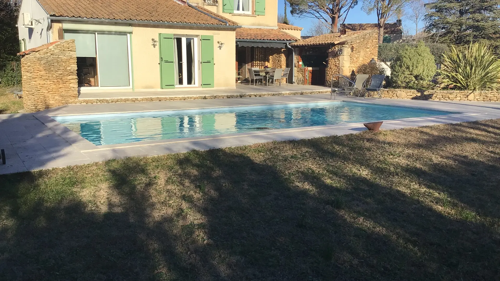 Chez Anisette est un appartement à l'étage d'une villa à deux pas du centre du village