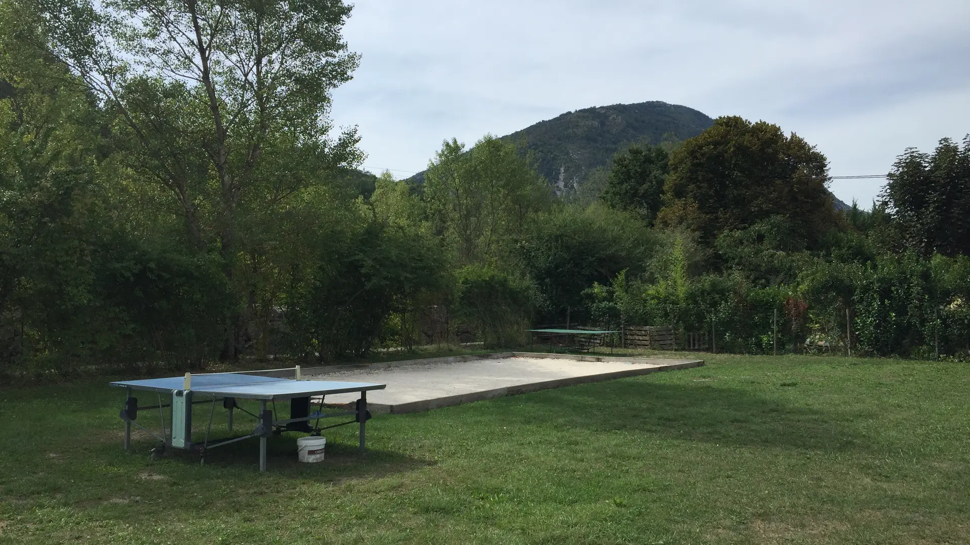 Jardin gîte d'étape et de séjour L'Oustaou