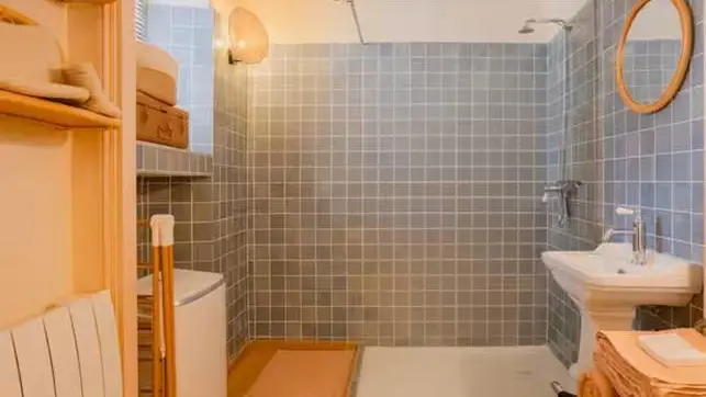 Gîte les Fontaines-Salle d'eau-Gîtes de France Alpes-Maritimes