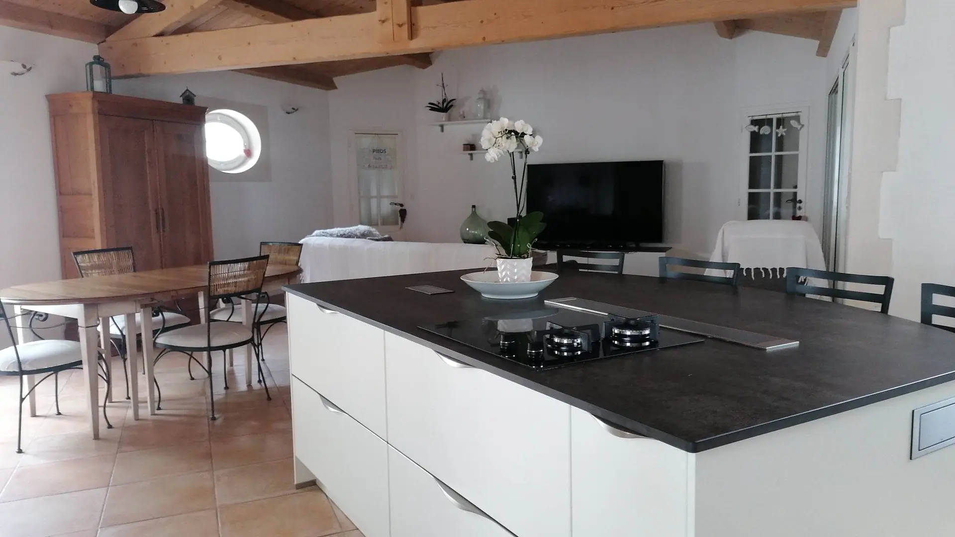 Pièce à vivre salon salle à manger et cuisine