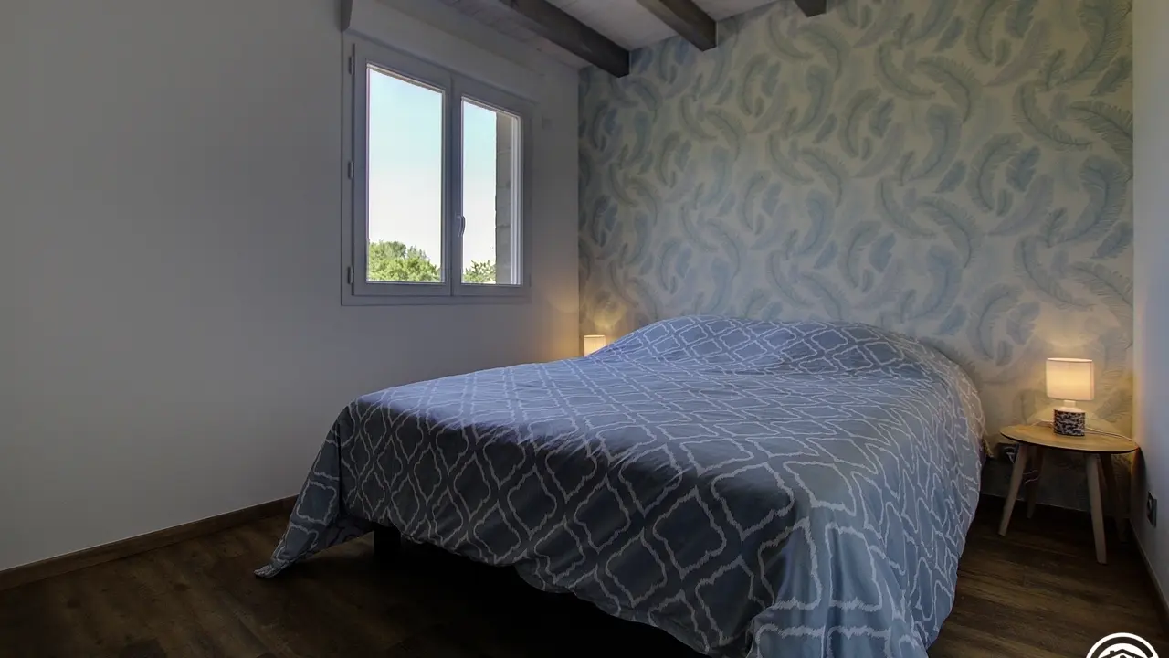 La chambre du RDC est composée d'un lit en 160*200