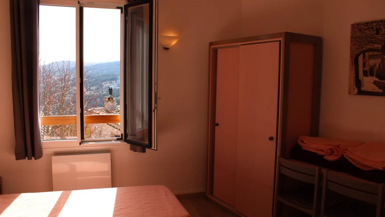 L'Escaou Très-Chambre 1 lits jumeaux-Coursegoules-Gîtes de France Alpes Maritimes