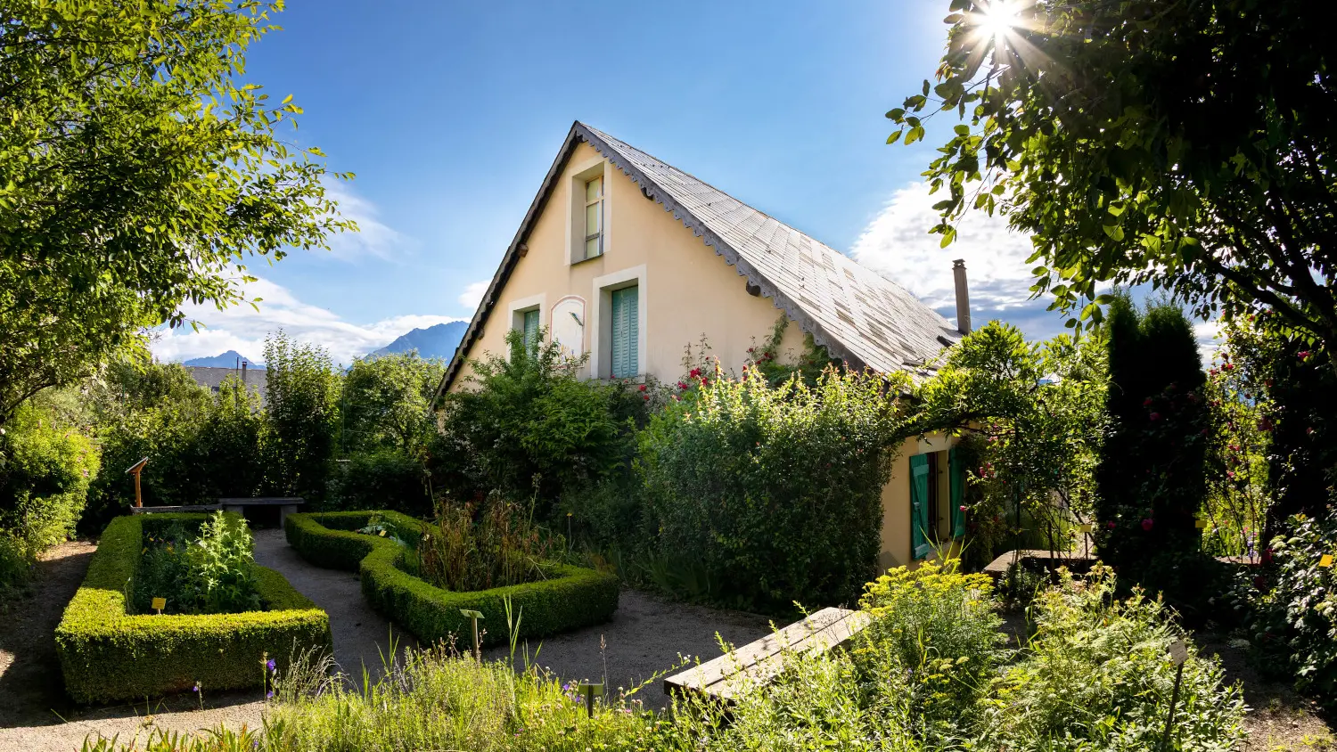 Maison de la botanique Dominique Villars, Le Noyer, vallée du Champsaur