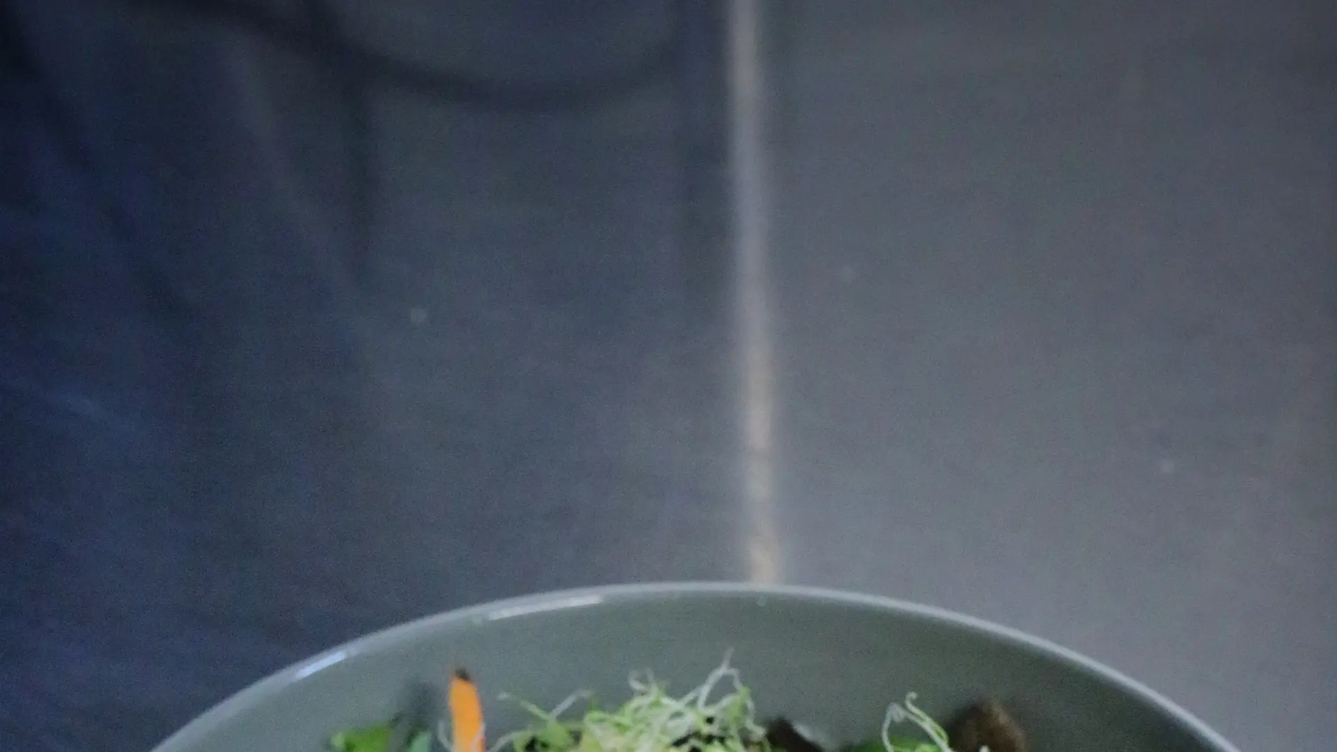 Œufs mimosa, salade de jeunes pousses Au Moulin du Pont