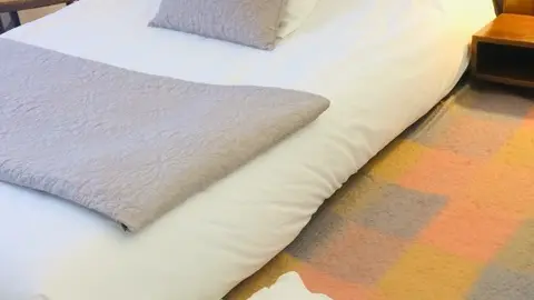 Chambre triple avec lit gigogne pour enfant et ado.