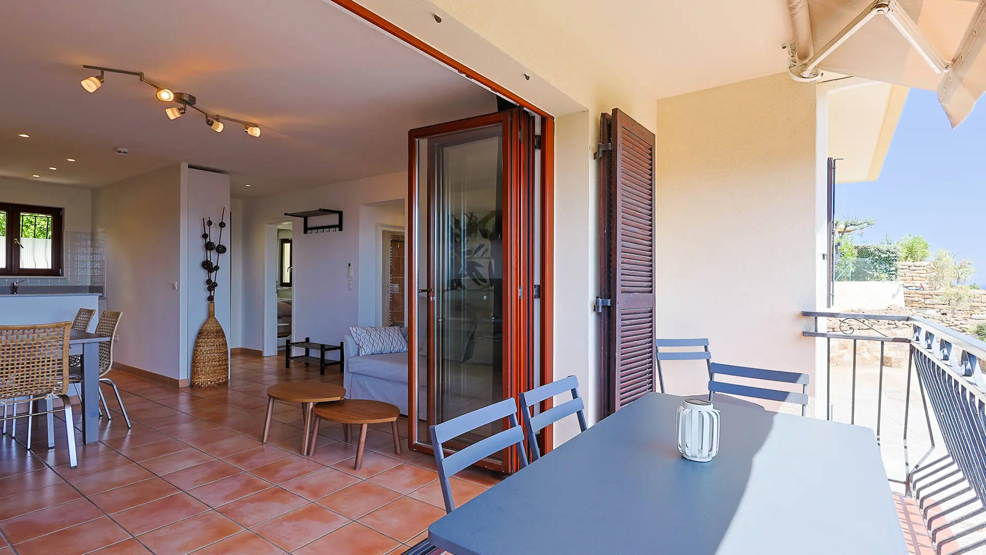 Vue de l'intérieur depuis le balcon