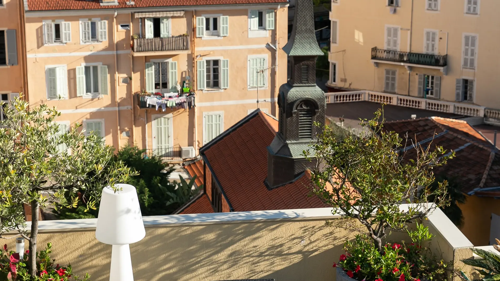 Vue sur la ville depuis la terrasse