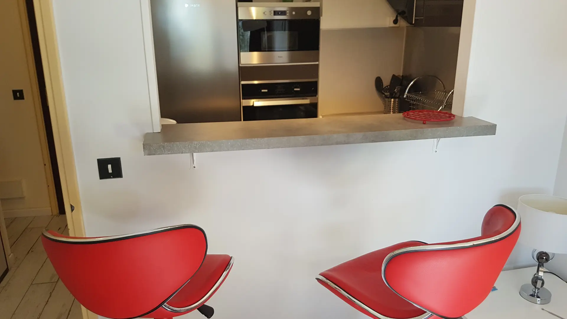 Vue de la cuisine depuis le salon