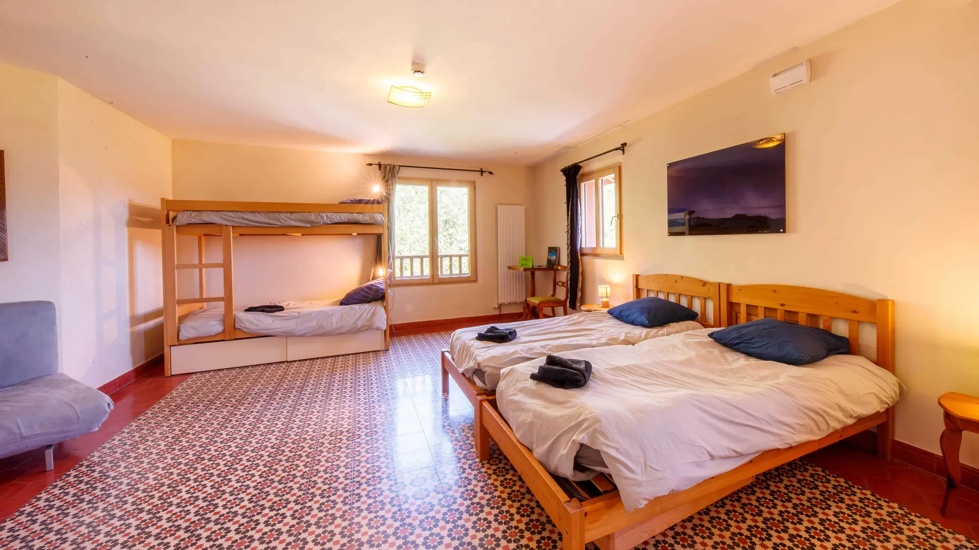 Chambre étoile pour famille Ecogite de Villeplane dans la réserve naturelle des gorges de Daluis - Gîte d'Etape et de Groupe Alpes-Maritimes