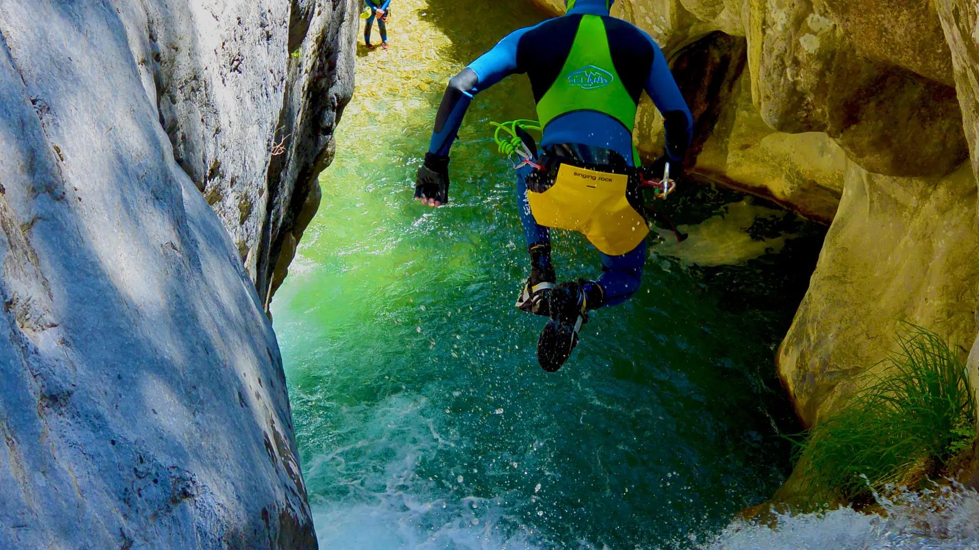 Saut en canyon