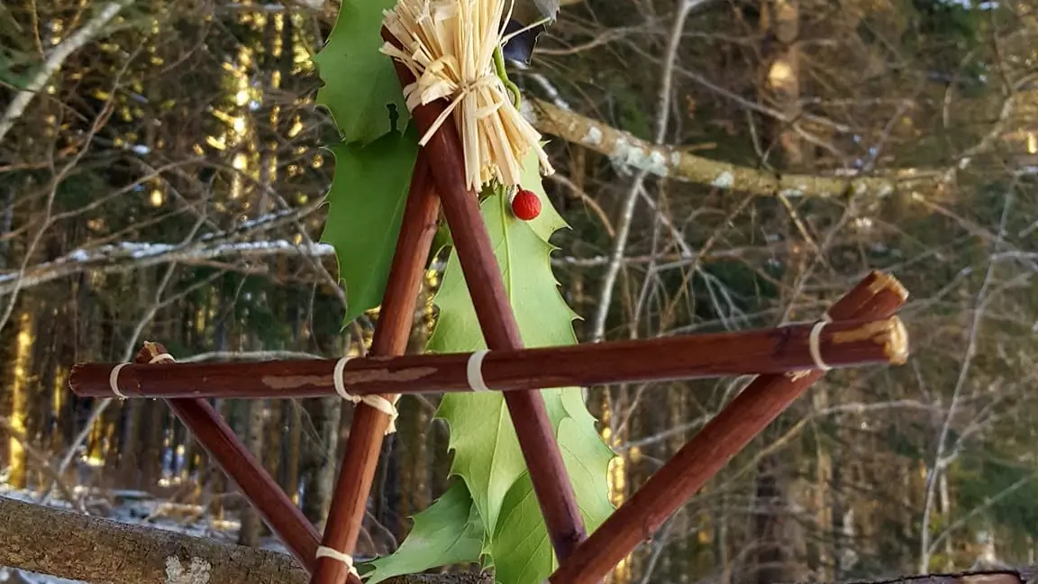 Décoration sur le sentier