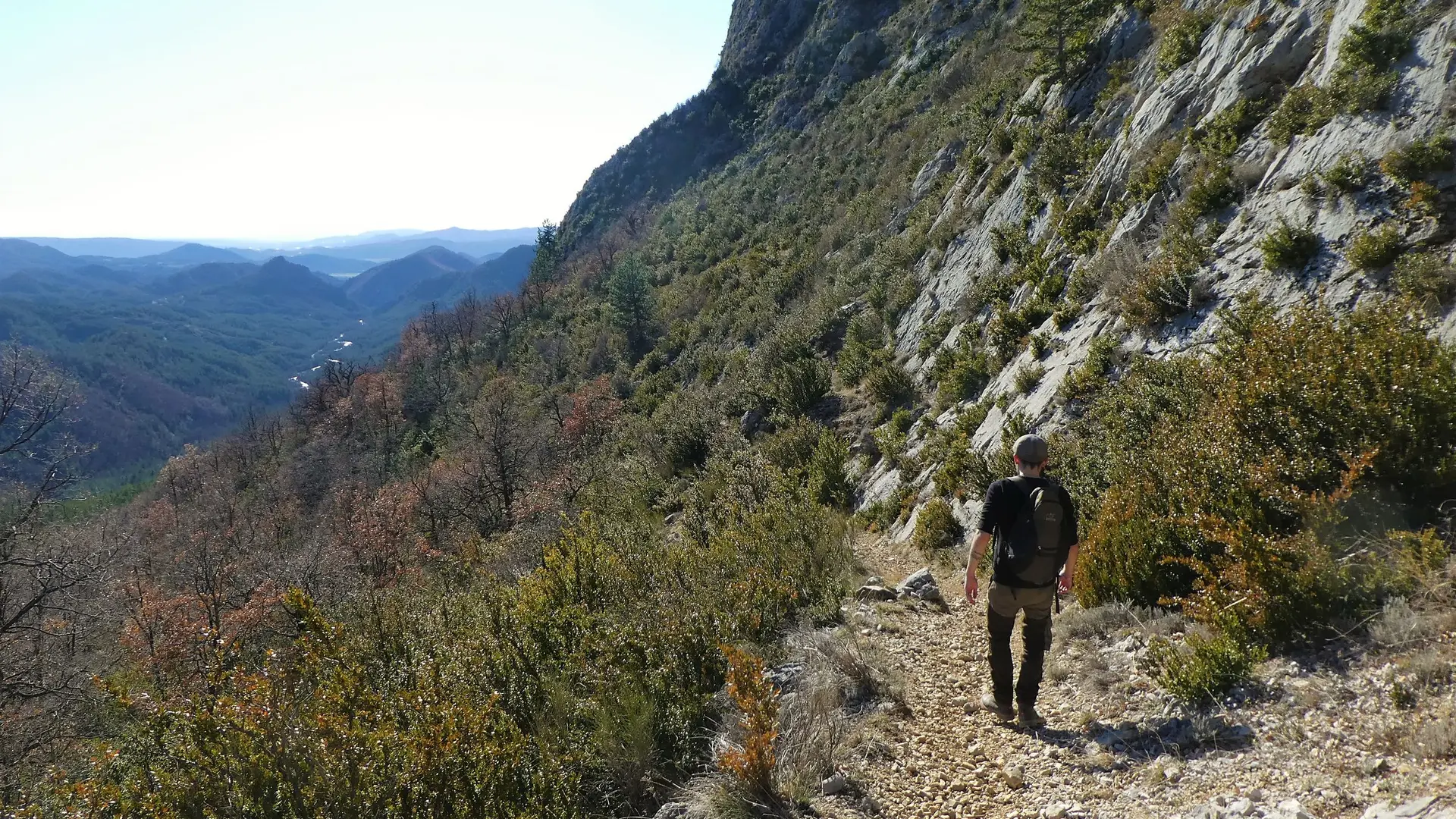 Vue dégagée sur le massif
