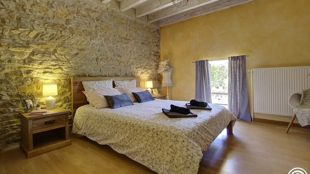 chambre 1, spacieuse et pleine de charme, lit double en 160 cm