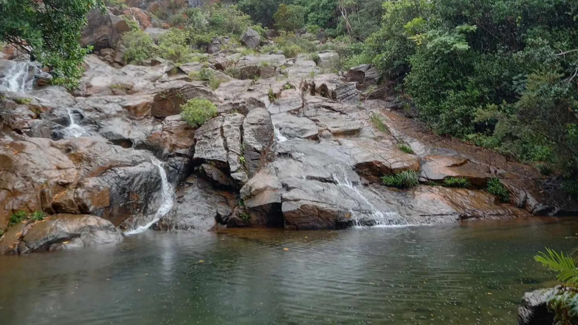 La cascade de Wadiana à Goro