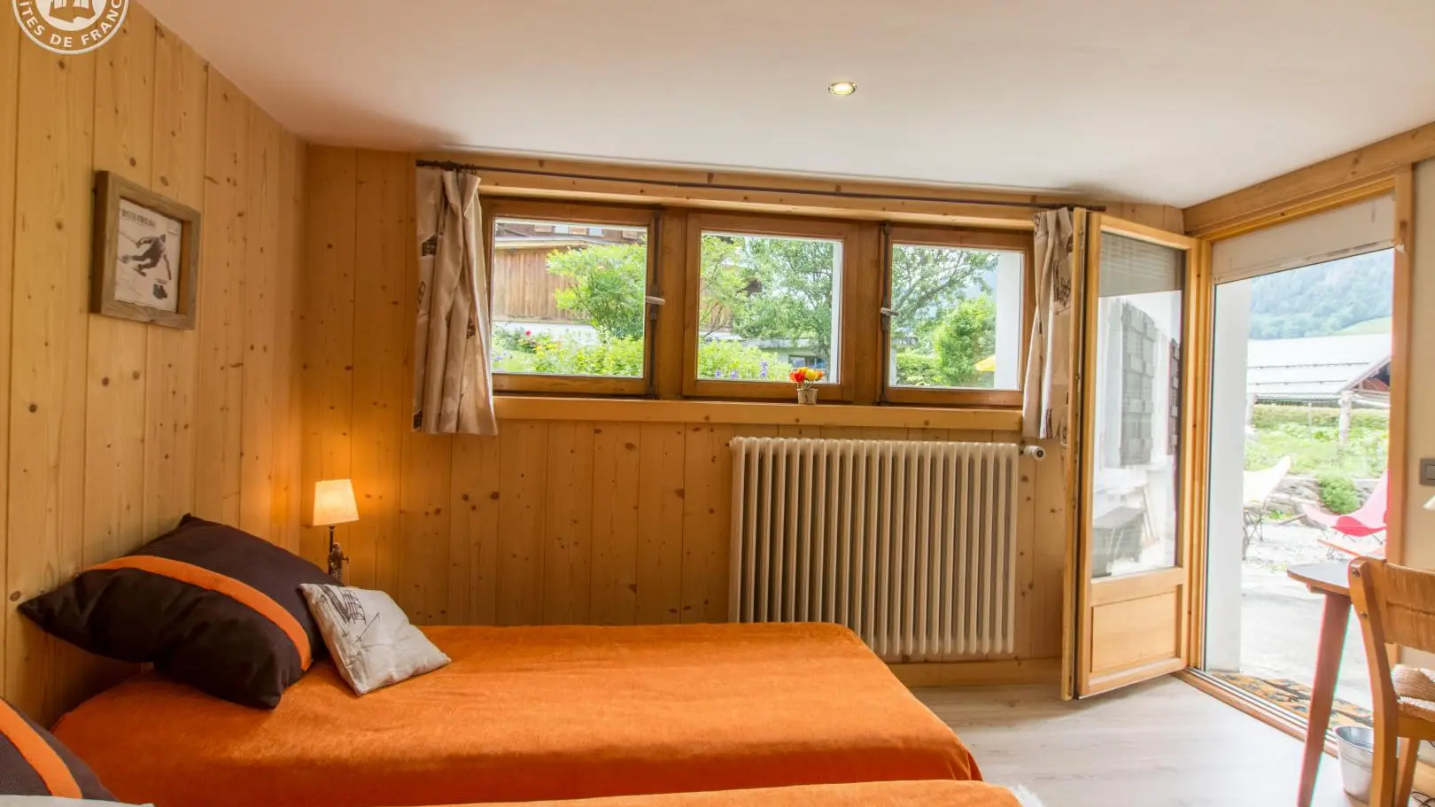 Chambre accès à la terrasse.