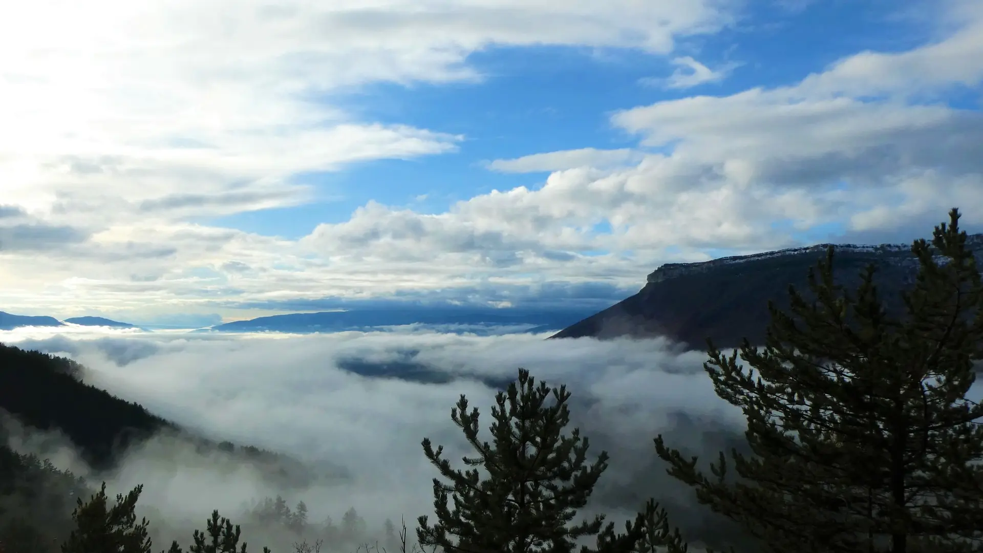 Majestueuse mer de nuages