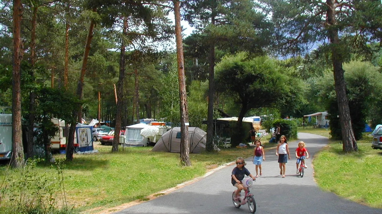 Intérieur camping en été