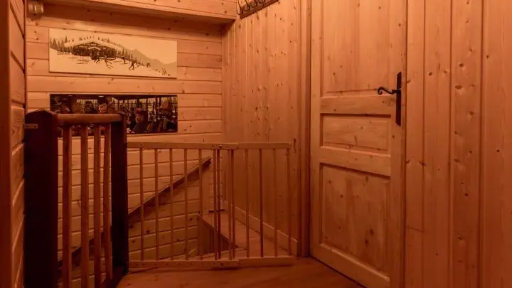 Palier étage accès chambres