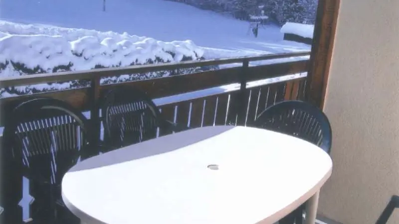 Balcon avec salon de jardin/Balcony with garden furniture-Charvin n°1-Le Grand-Bornand