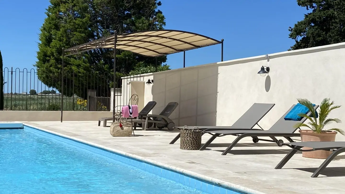 Pîscine et transats