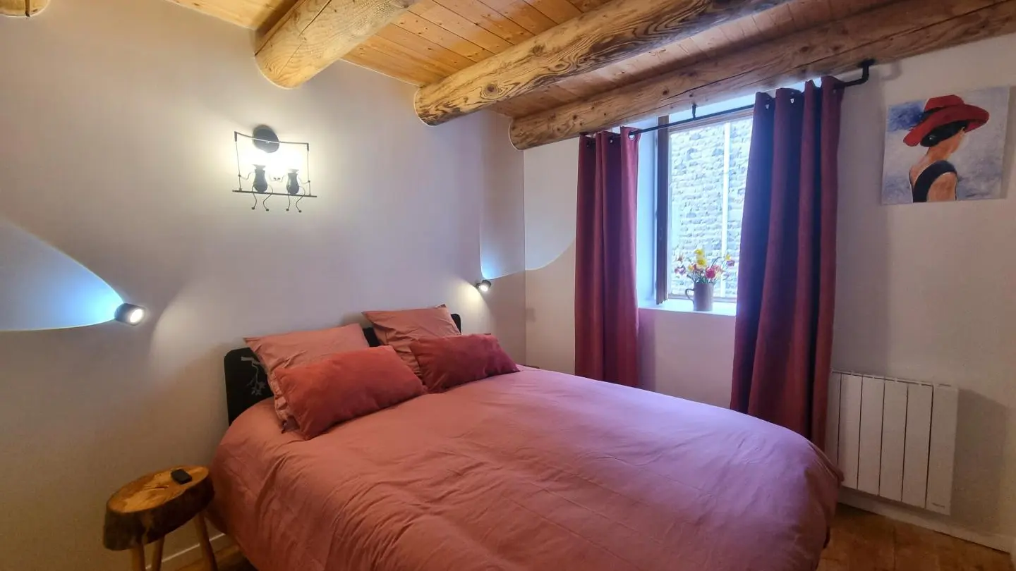 1er étage : chambre n°1 - 1 lit 140.