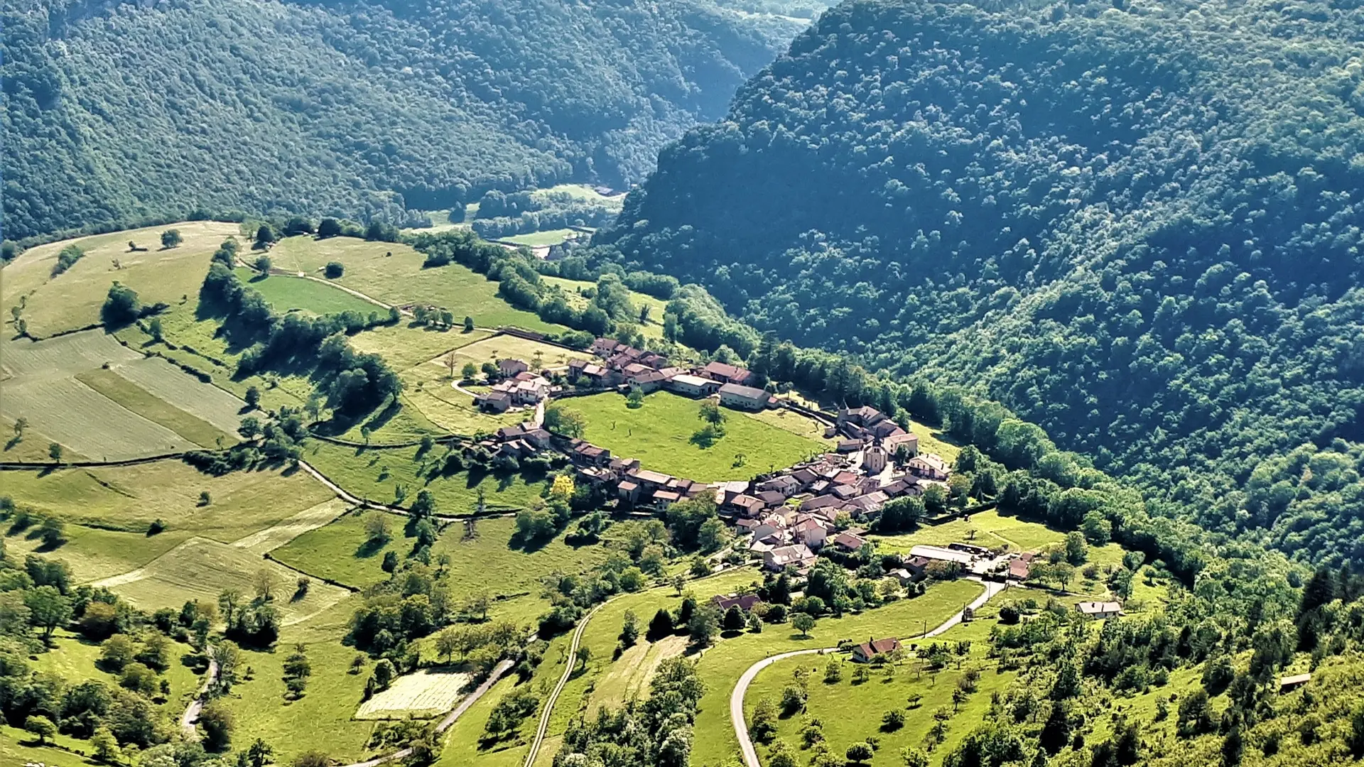 Oncieu, village en rond
