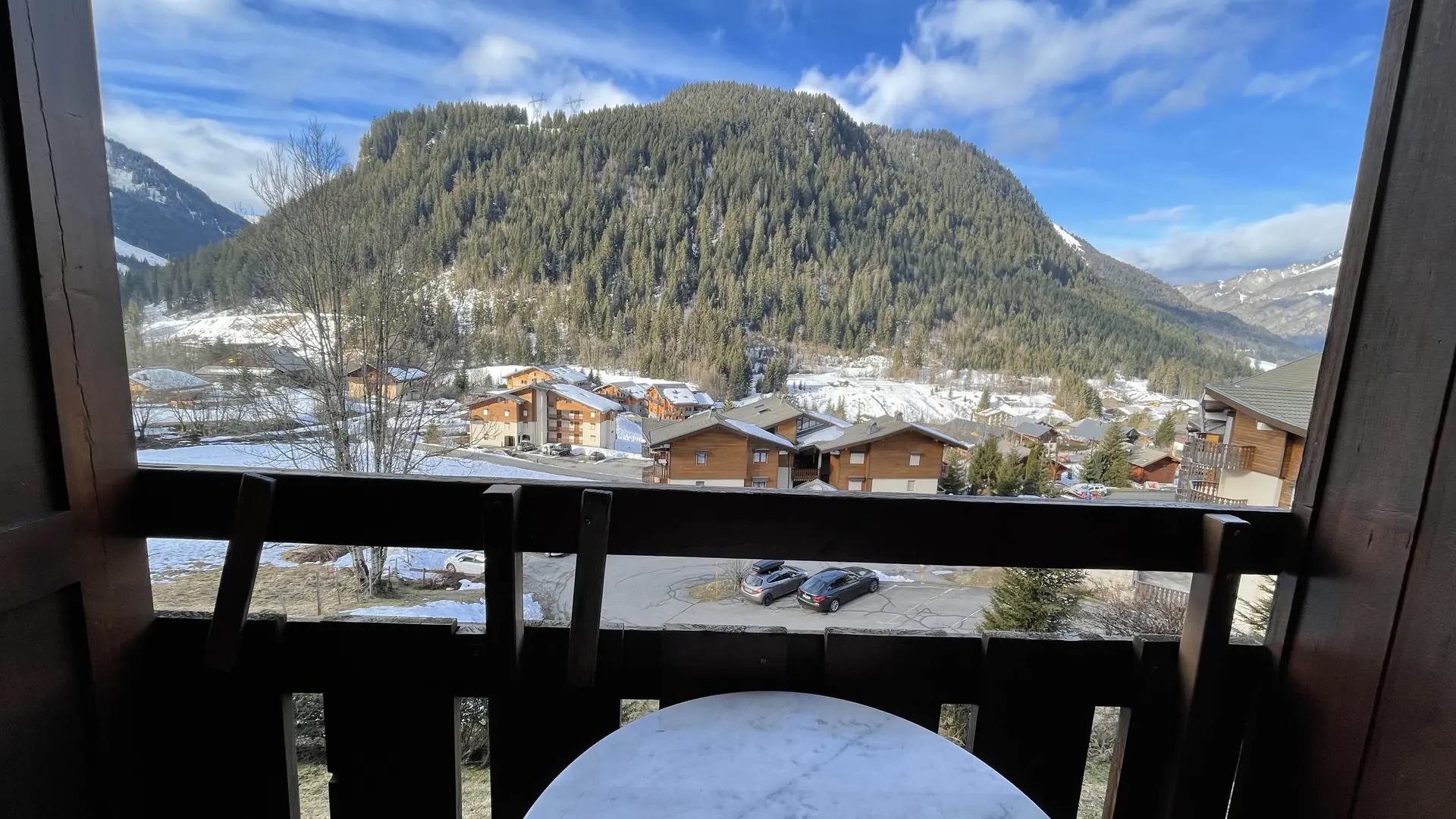 Vue sur le Mont de Grange depuis le balcon en hiver