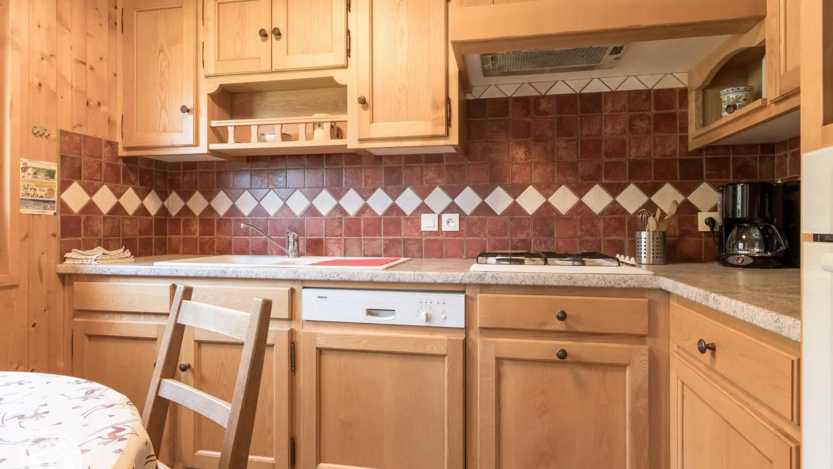 cuisine,avec:micro onde,four lave vaisselle ......