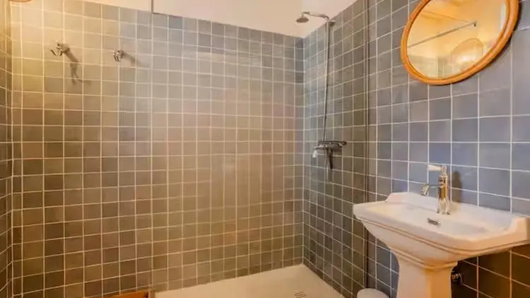 Gîte les Fontaines-Salle d'eau-Gîtes de France Alpes-Maritimes