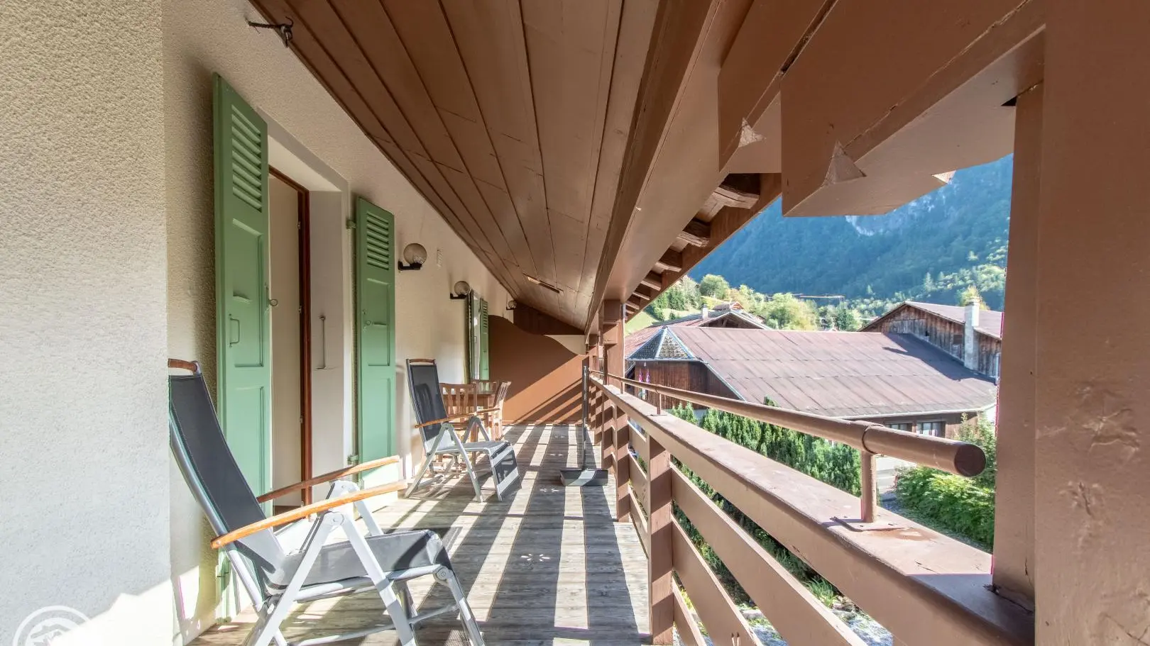 Balcon avec vue, équipé de mobilier
