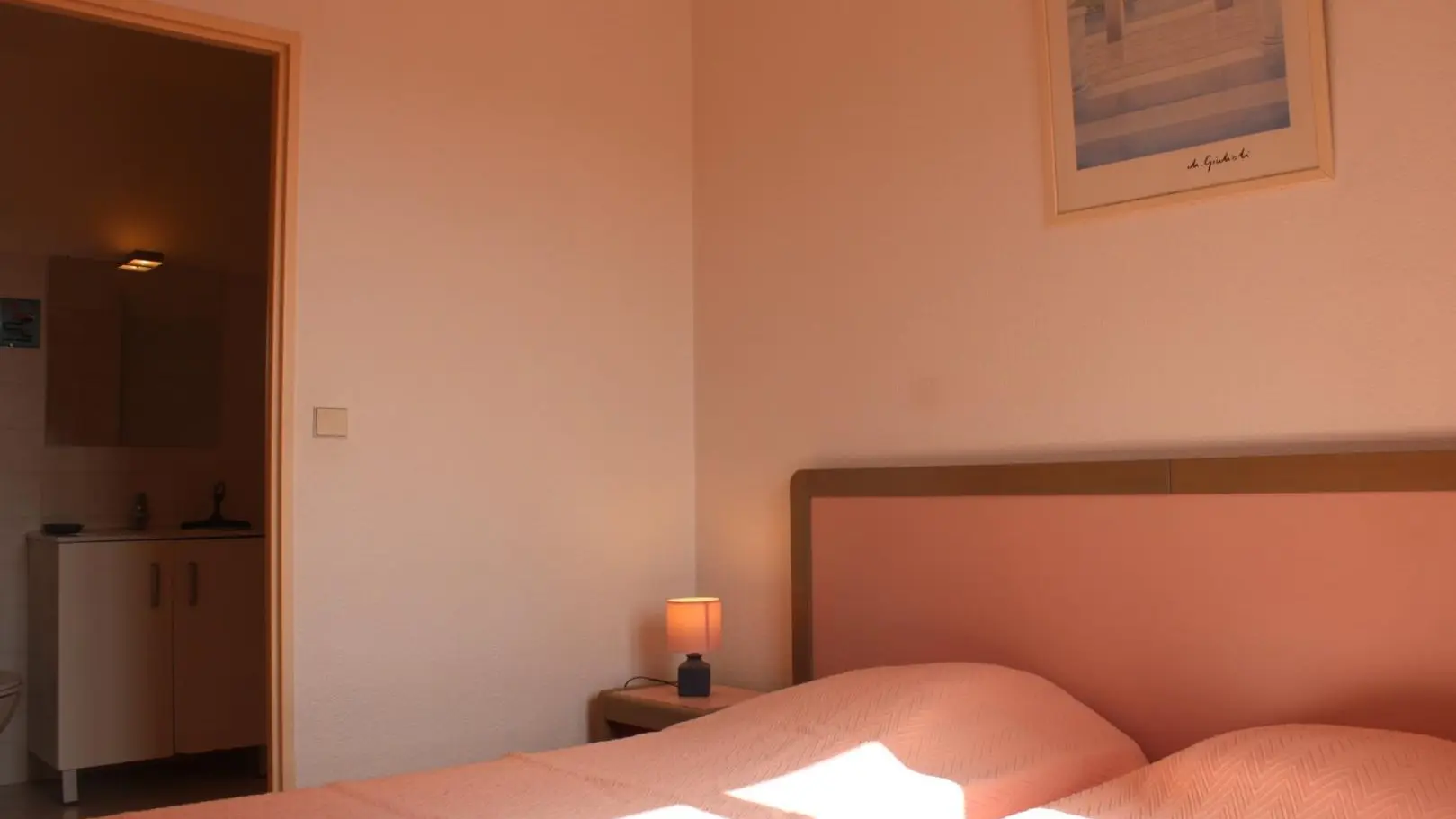 L'Escaou Très-Chambre 1 lits jumeaux-Coursegoules-Gîtes de France Alpes Maritimes