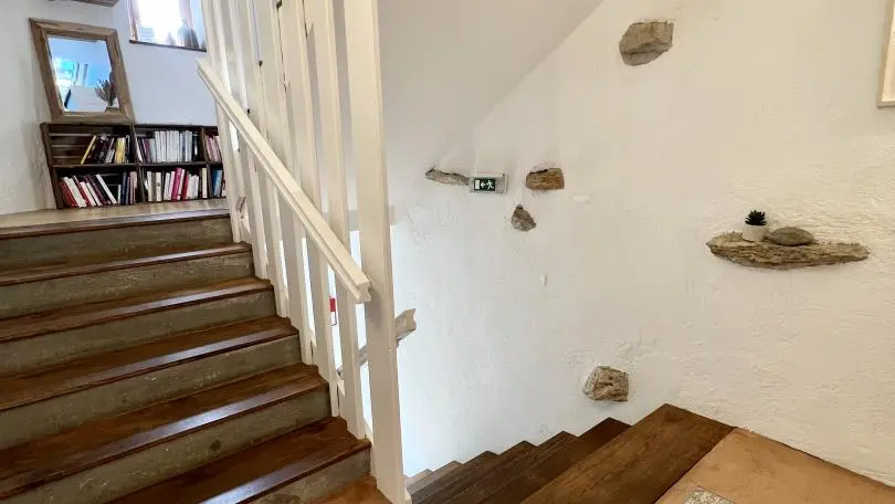 Escalier vers les chambres