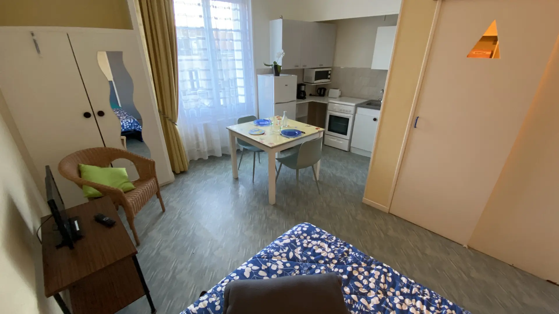 coin cuisine + coin chambre