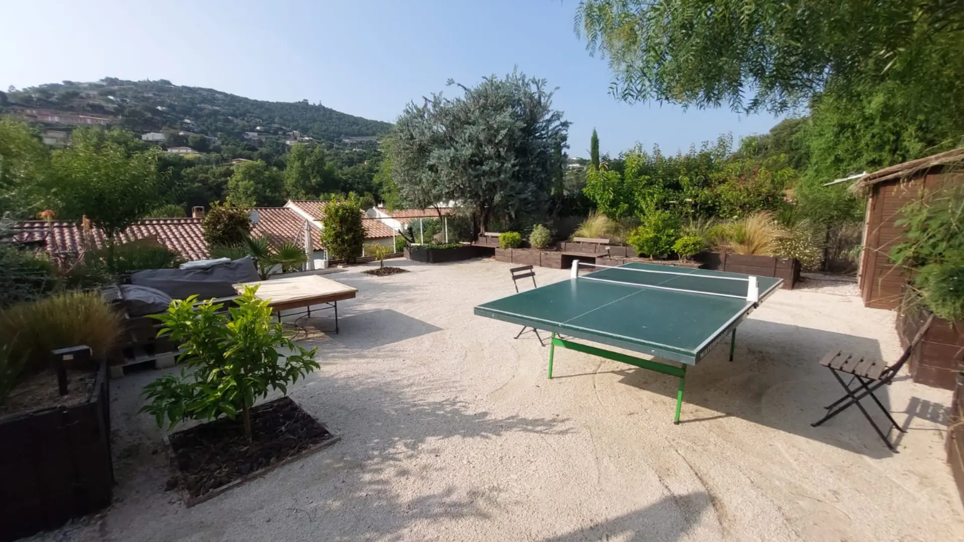 Terrain de pétanque et ping pong