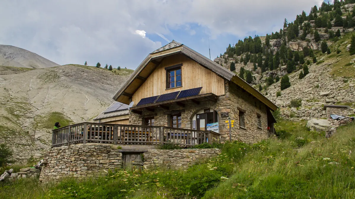 Le refuge près de la fontaine naturelle