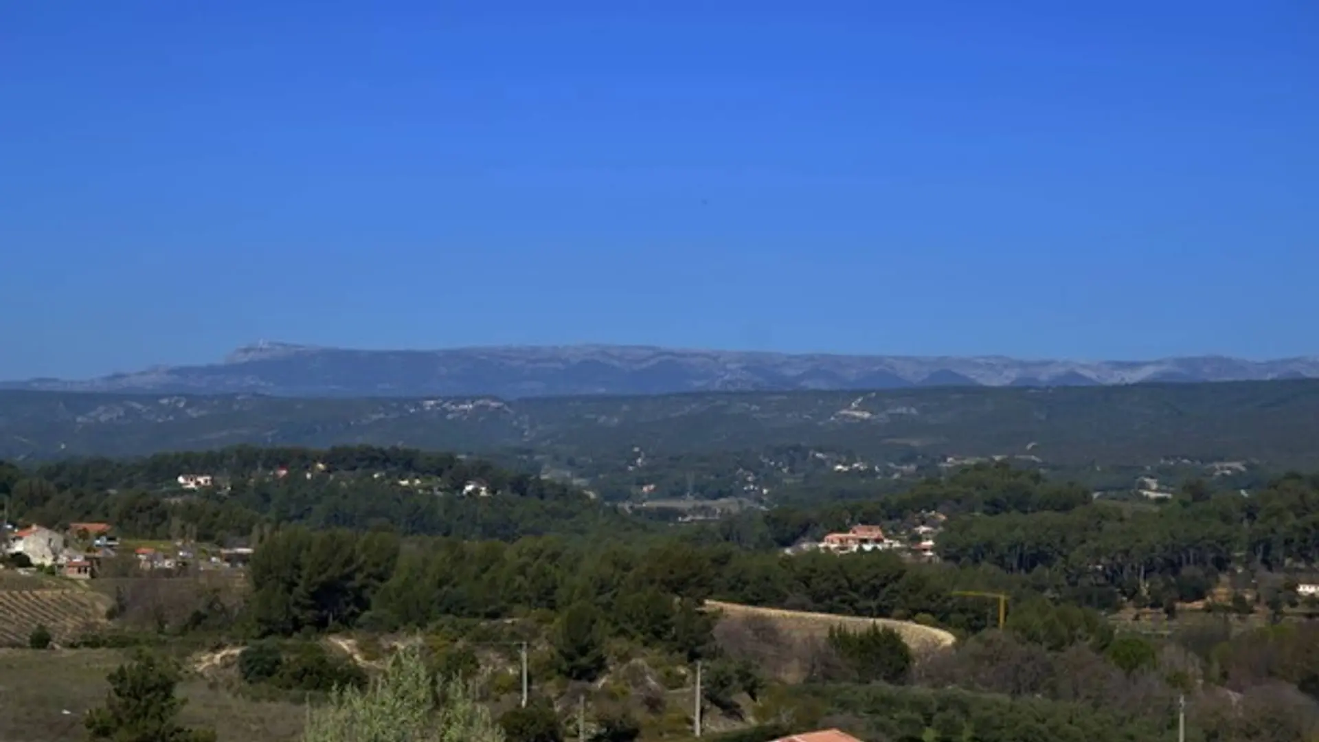 Vue sur le versant sud de la Sainte-Baume
