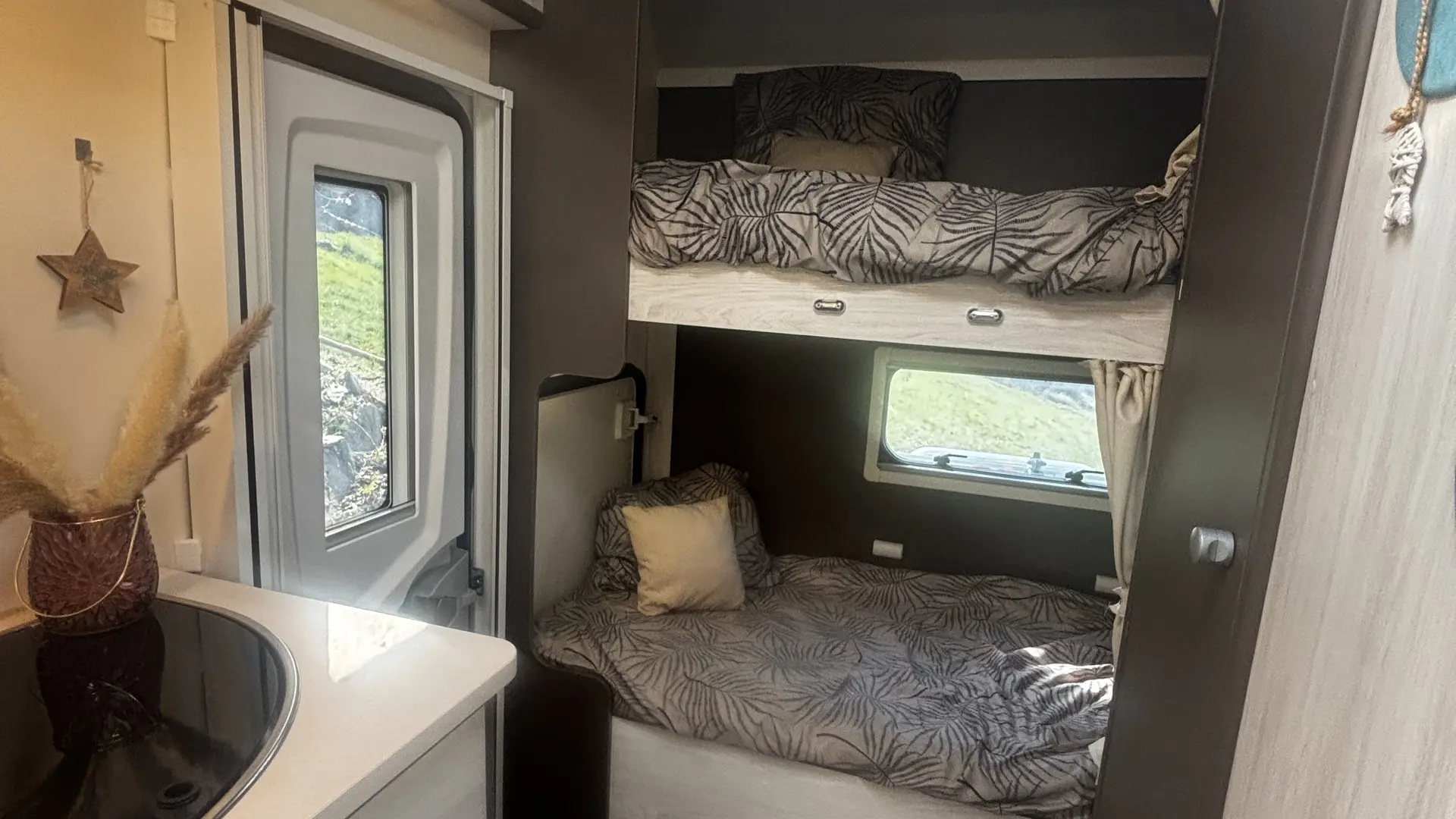 Intérieur camping car 6 places