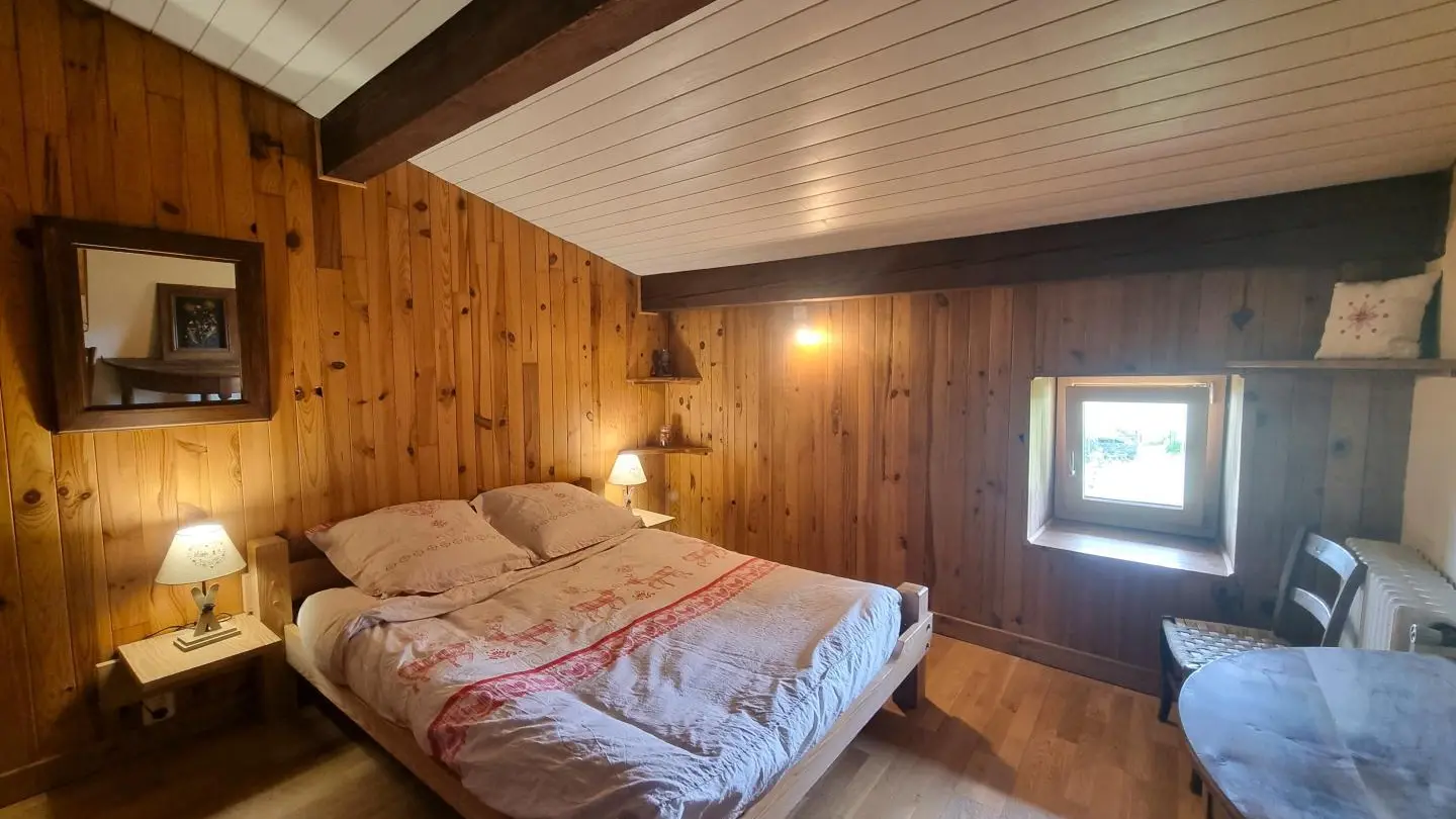 Chambre 1 : 1 lit 140.