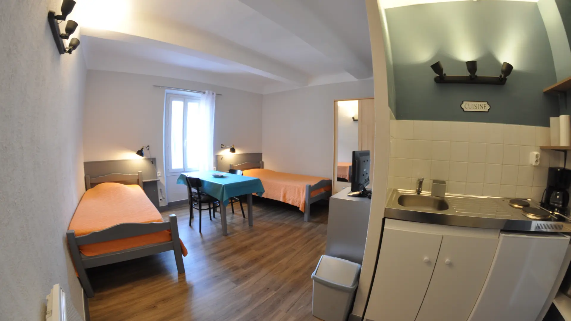 Espace cuisine et lits