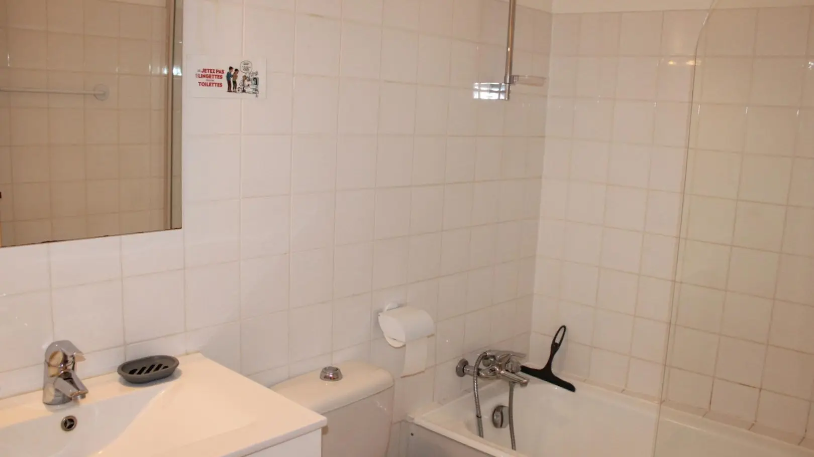 L'Escaou Très-Salle de bains Chambre 1 lits jumeaux-Coursegoules-Gîtes de France Alpes Maritimes