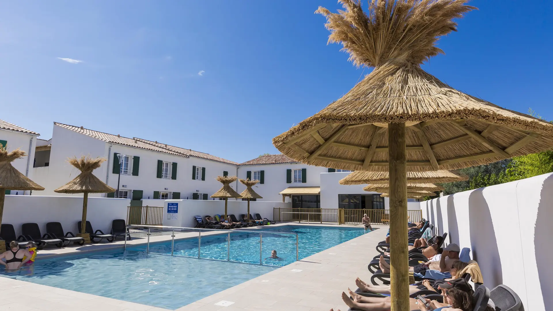 Piscine de plein air chauffée