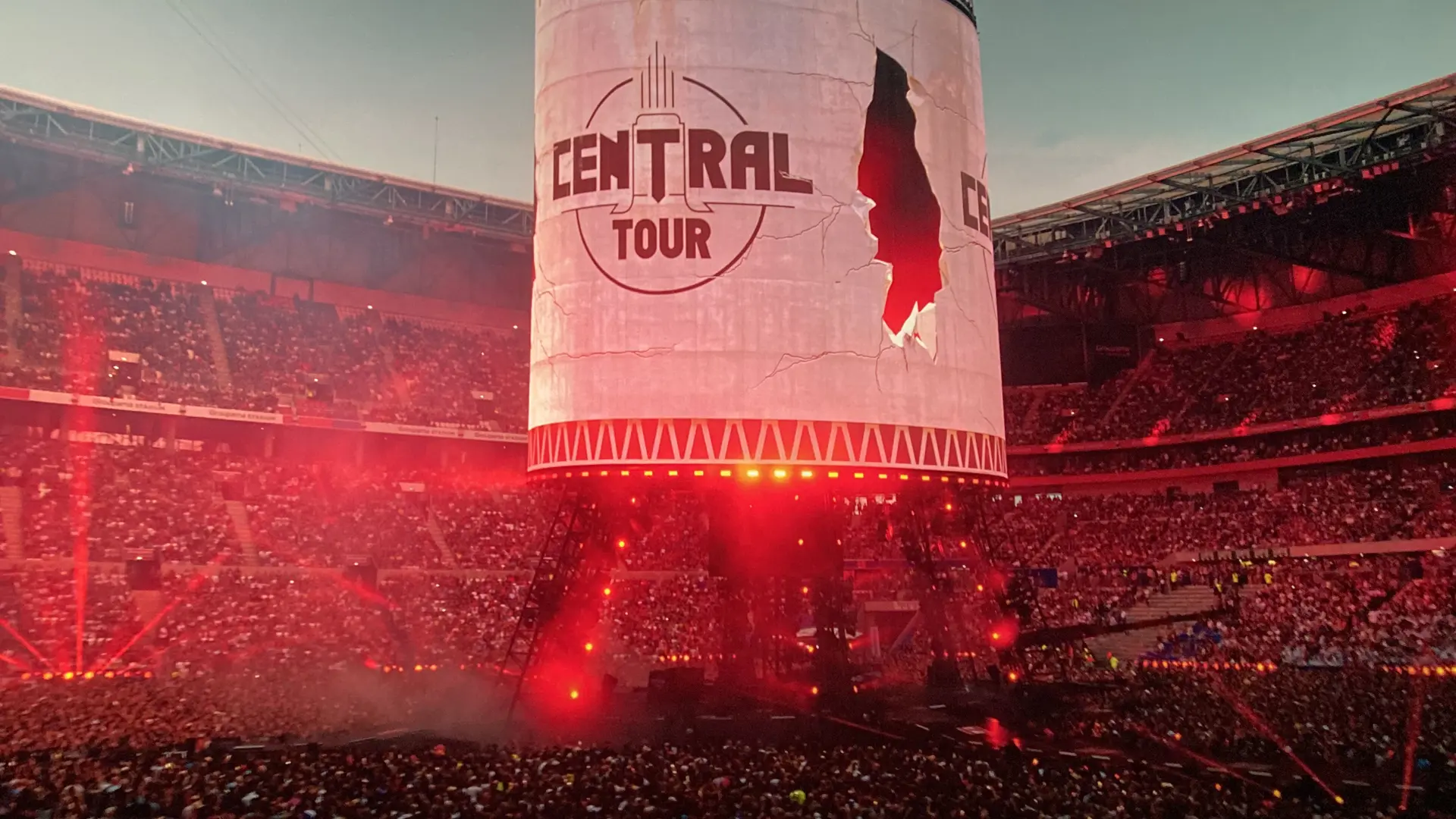 Le concert d'Indochine filmé à Lyon en IMAX retranscrit dans une séance unique en IMAX