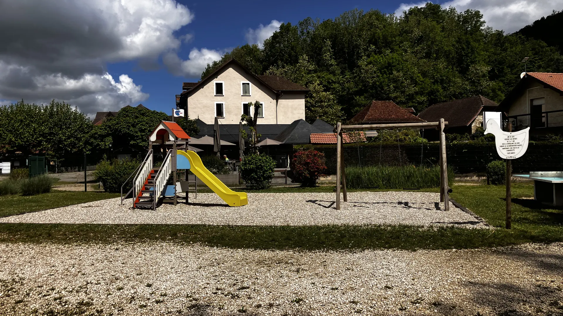 Jeux pour enfants à la plage Aiguebelette-le-Lac