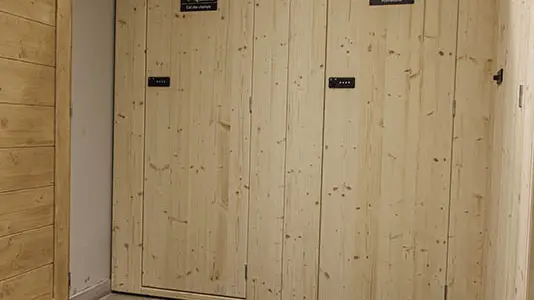 Casiers à skis en bois