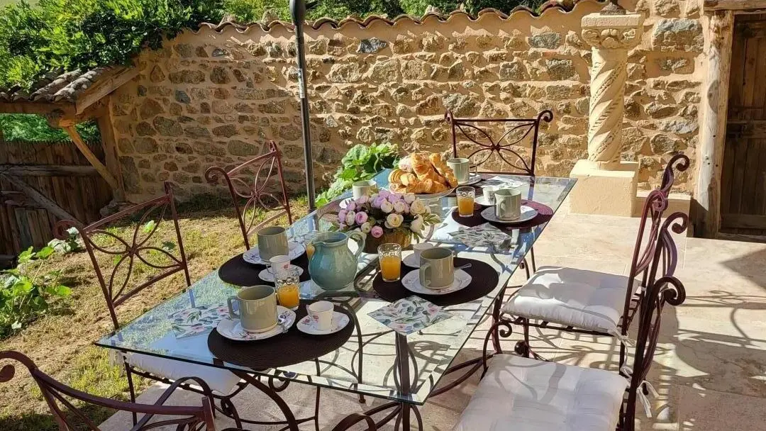 Petit déjeuner sur la terrasse