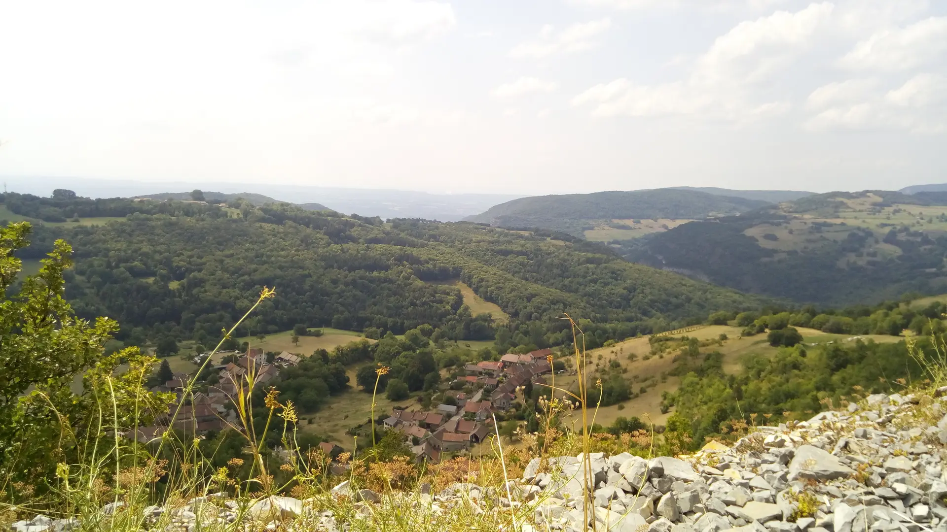 Vue sur le Bugey depuis la carrière de Cerin