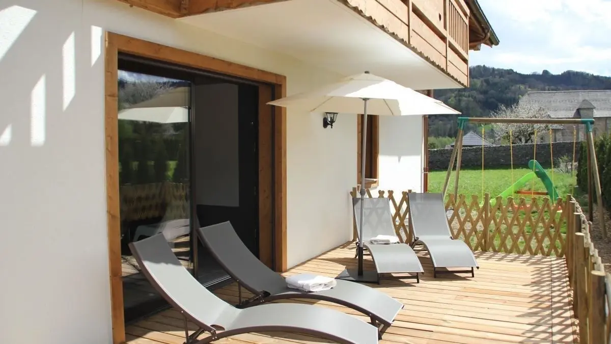 La terrasse de la piscine