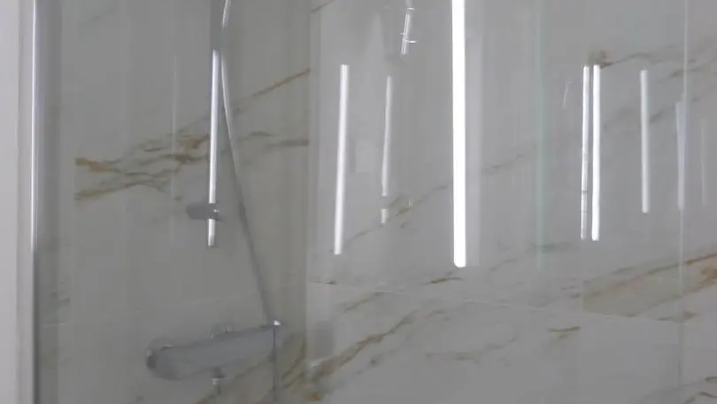 Grande douche italienne - Citybreak Le Patricia - Menton - Gîtes de France Alpes-Maritimes